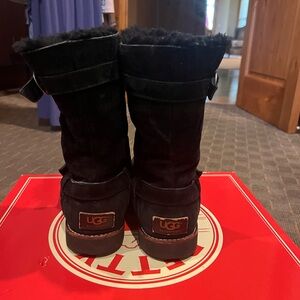 Black Ugg boots
